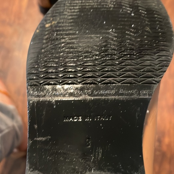 Everlane size 8 Chelsea boot in a color cognac. - Picture 3 of 5